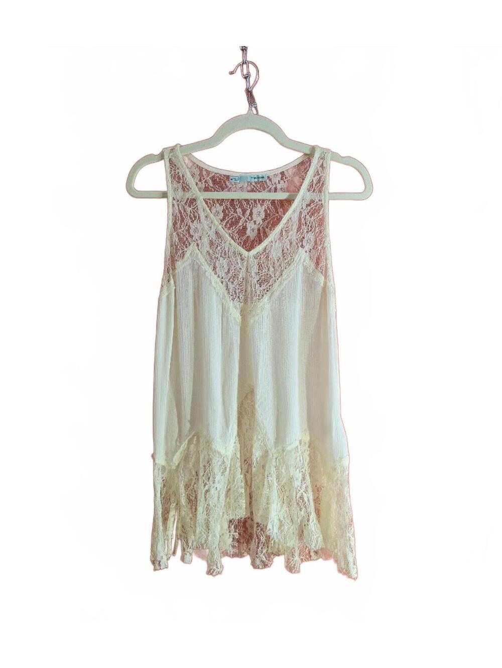Maurices Cream Lace Sleeveless Top with V-Neck Size M